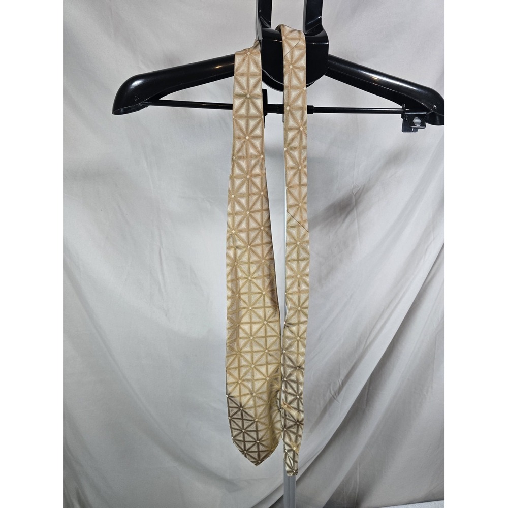vintage Alfani men's necktie made in Italy from 100% silk featuring a bronze,...